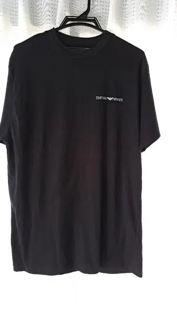 EMPORIO ARMANI 블랙 티셔츠