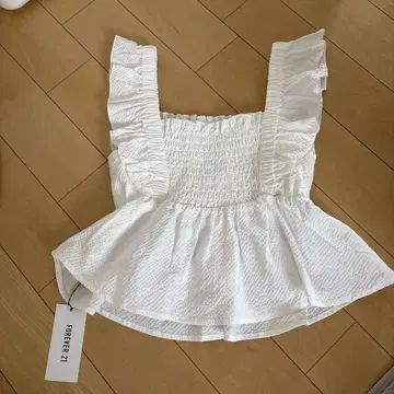 Forever 21 프릴 슬리브리스 블라우스 (택 포함)