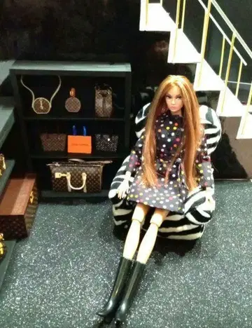 [ IT사 ] Poppy Parker When in Paris 아웃핏