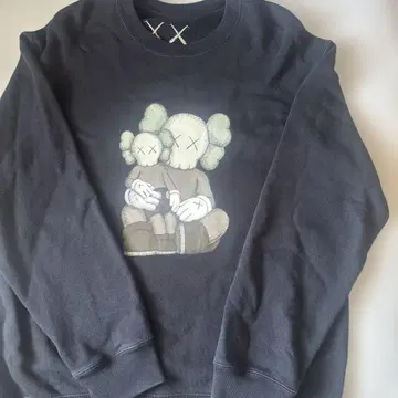 유니클로 x KAWS 콜라보 트레이닝복