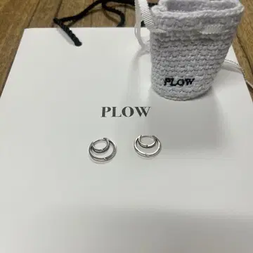 PLOW 허그문 귀걸이 S 사이즈 현행 모델