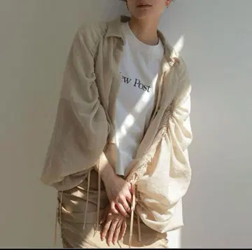 에트레토쿄 셔링 시어 블라우스 볼륨 슬리브