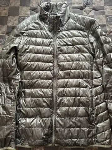 UNIQLO ULTRA LIGHT DOWN 올리브 그린 M