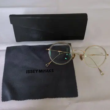금자안경 x ISSEY MIYAKE 골드 라운드 안경
