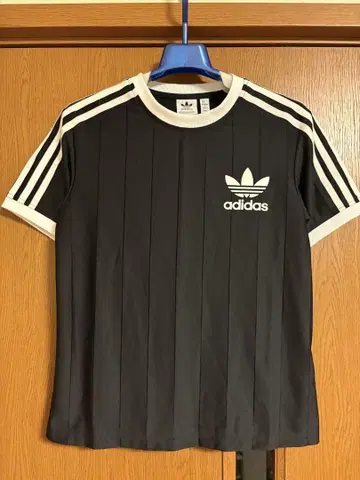 adidas 아디컬러 쓰리 스트라이프 핀스트라이프 반팔 티셔츠