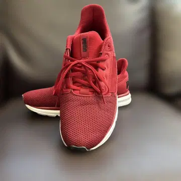 PUMA 레드 러닝화