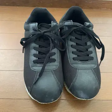 블랙 심플 스니커즈
