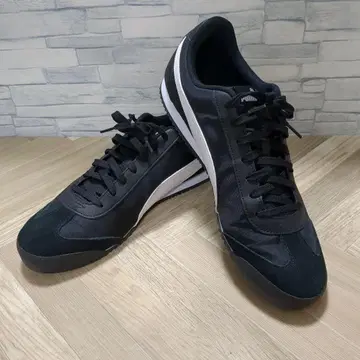 PUMA 블랙/화이트 스니커즈