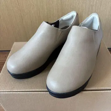 베이지 슬립온 합성피혁 새 상품