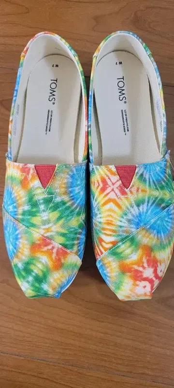 TOMS 택 포함 미사용 새상품 타이다이 슬립온 24cm 경량