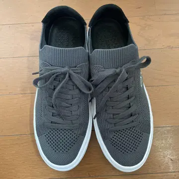 LACOSTE 그레이 스니커즈