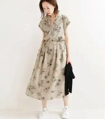 이에나 꽃무늬 베이지 셔츠 원피스
