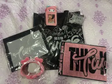 TWICE [ THIS IS FOR ] WORLD TOUR 굿즈