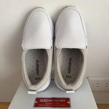 나가이레벤 화이트 슬립온 간호사 샌들 23.5cm
