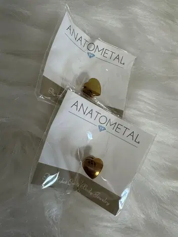 ANATOMETAL 티타늄 코퍼 하트형 귀걸이 4G 2세트
