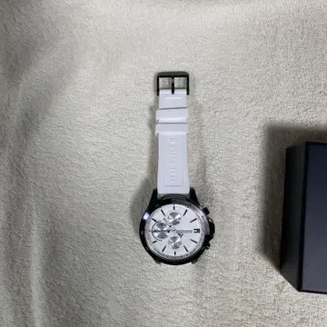 TOMMY HILFIGER 화이트 블랙 시계
