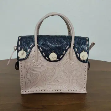 새상품급 Carving Tribes 핸드백
