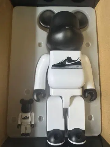 초희귀 400% 100% 베어브릭/BE@RBRICK kaws