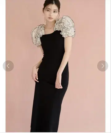 미품 SNIDEL 스나이델 인트리케이트 프릴 콤비 니트 원피스