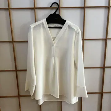 BEIGE, 화이트 V넥 긴팔 블라우스 사이즈 2