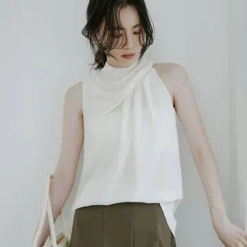 정품 2025ss anuans 홀터 뉘앙스 넥 상의 아이보리