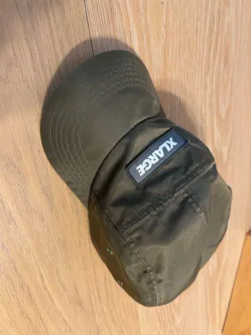 XLARGE 올리브색 로고 캡
