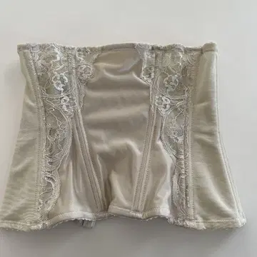 SQRE 베이지 코르셋 레이스 장식