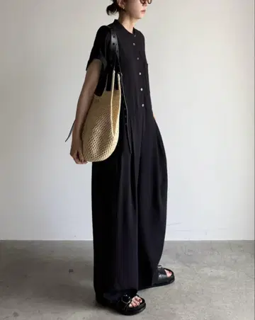 [ARULLE] 블랙 올인원 반팔 버튼