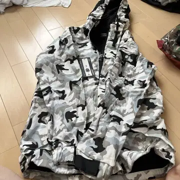 카모 패턴 후드 부착 자켓