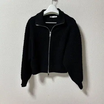 ZARA 엠보 자카드 봄버 자켓