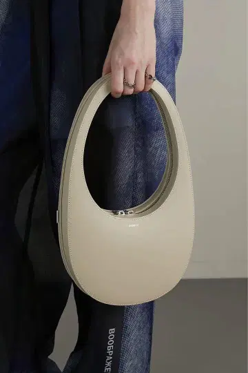 [미사용 새상품] coperni 코페르니 Swipe Bag 베이지