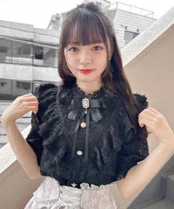 ROJITA V 프릴 페더 반팔 블라우스 블랙