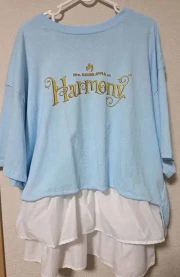 스카이블루 Harmony 로고 반팔 티셔츠