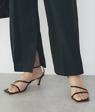 스트랩 힐 샌들 블랙