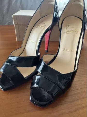 Christian Louboutin 블랙 하이힐