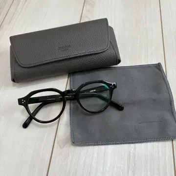 QWON 블랙 라운드형 안경 케이스 포함