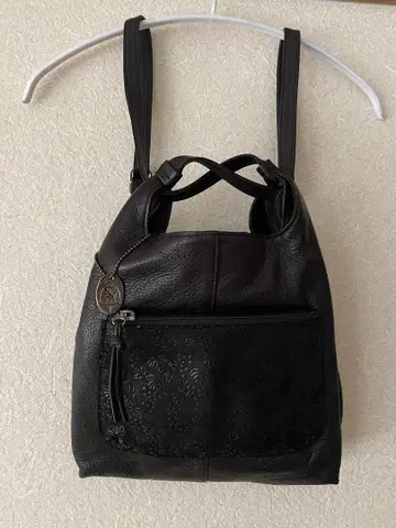 가죽 백팩 블랙 엠보싱 가공