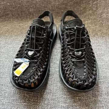 [새상품] KEEN UNEEK W 24.5 샌들