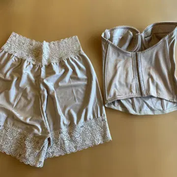 베이지 레이스 숏팬츠 & 코르셋 세트