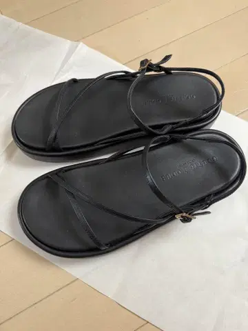 유나이티드 애로우즈 오데뜨 앤 오딜 플랫폼 샌들