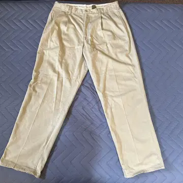 Calvin Klein Khakis 치노 팬츠 크림색