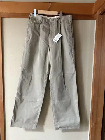 WASHED FINX CHINO ONE-TUCK PANTS 사이즈 3
