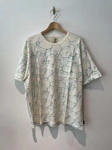 WIDE FITS POCKET TEE