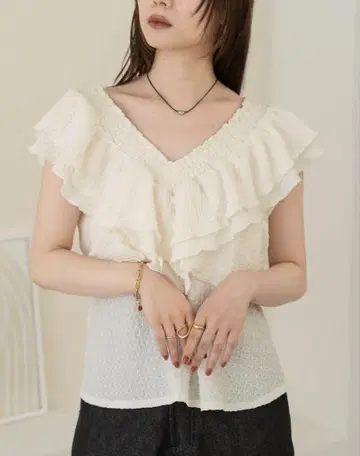 셔링 프릴 블라우스 아이보리