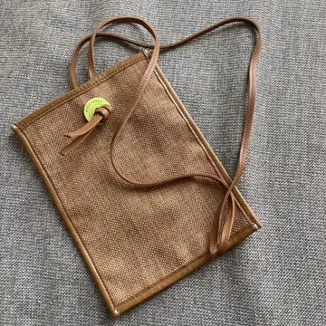 AVACATION 새상품급 브라운 숄더백