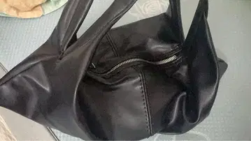 블랙 합성 피혁 토트백