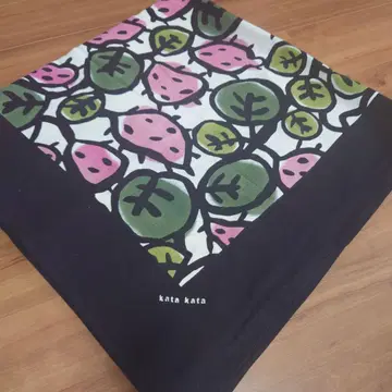 kata kata 보자기, 다색 잎과 과일 디자인