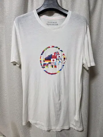 MAMMUT 마무트의 가슴 로고 Nations T-Shirt 반팔