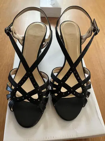 Pitti 블랙 스트랩 샌들 23.5cm EE