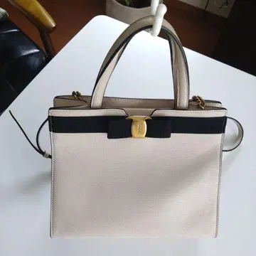 Ferragamo 바라 베이지 핸드백
